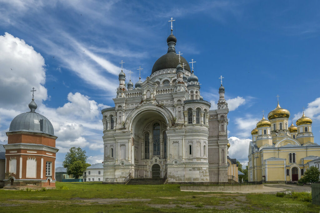 Фото 3 — Храмы и духовное просвещение: история и культура